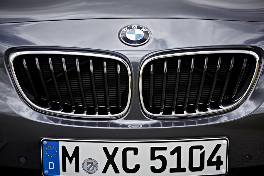 Логотип BMW M240i xDrive Coupe 2017 года  (WW) (фото 103 из 116)